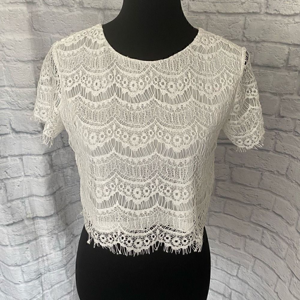 HYFVE women S lace crop top w/front lining & back straps cream color